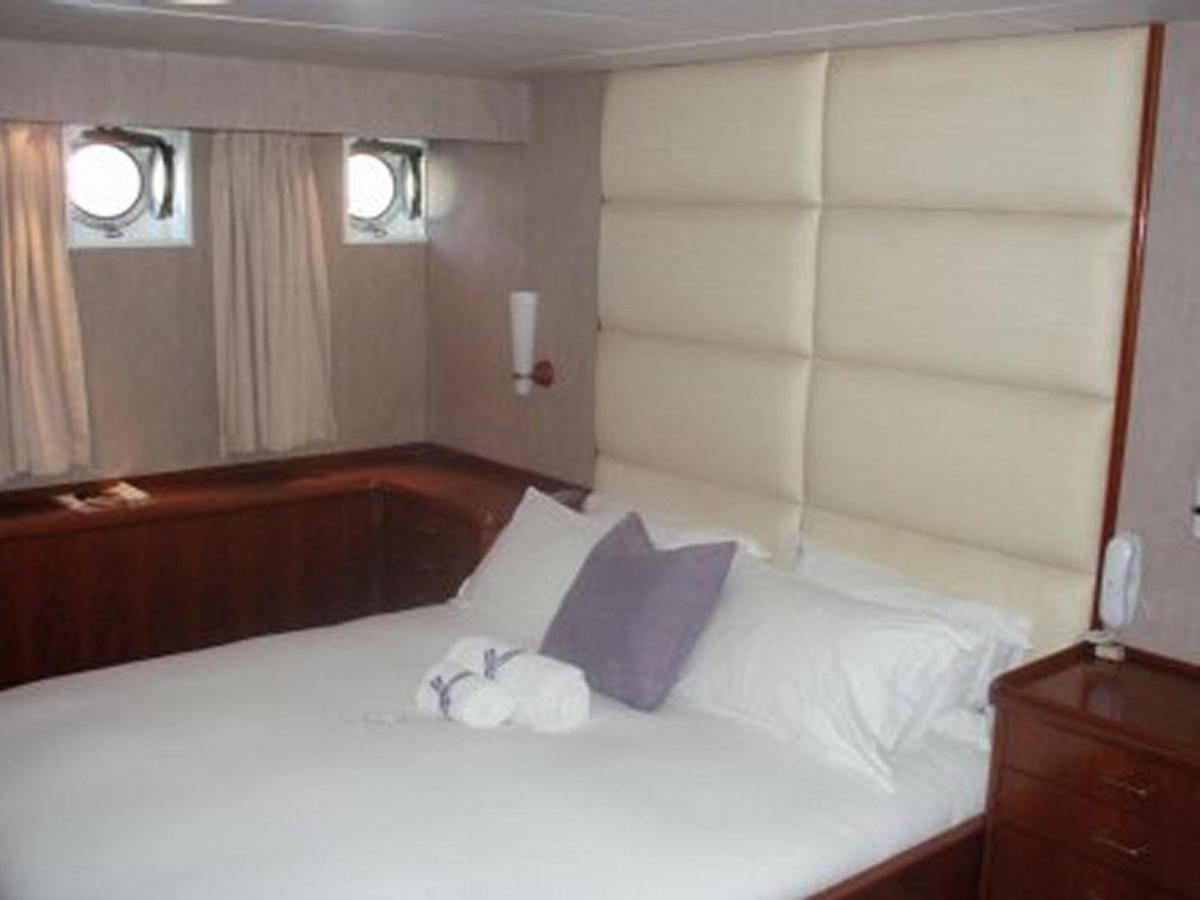 Motor Yacht Kiara Bed & Breakfast Cape Town Exterior photo